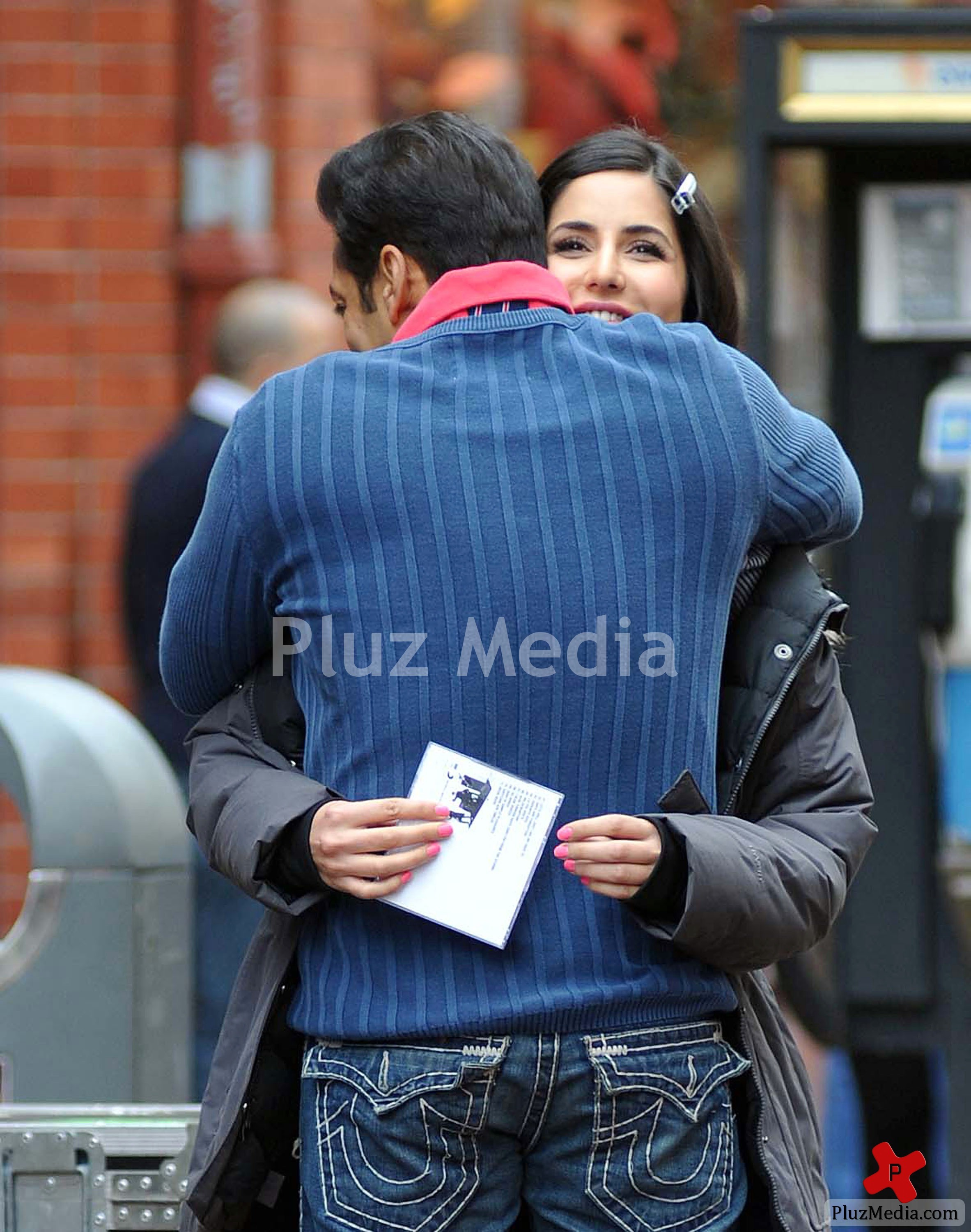 Exclusive: Salman and Katrina hug during a break in filming scenes on 'Ek Tha Tiger' | Picture 100696